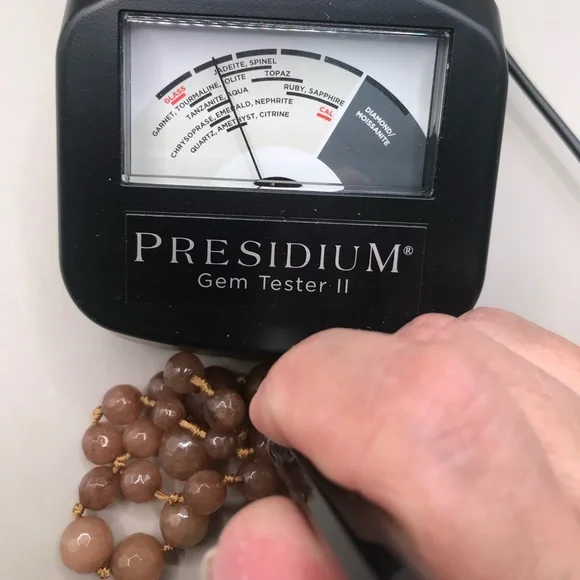 Elegant Semi-Precious Faceted Brown Beaded Necklace - Picture 9 of 9